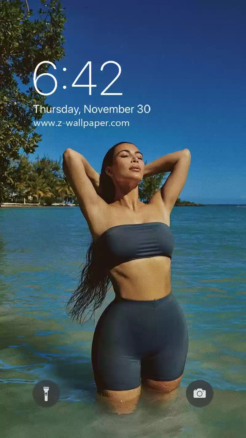 Kim Kardashian Swimming Mobile Phone Wallpapers